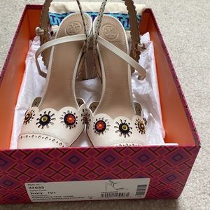 Tory Burch brand new never been worn sling back Marguerite size 8 ivory